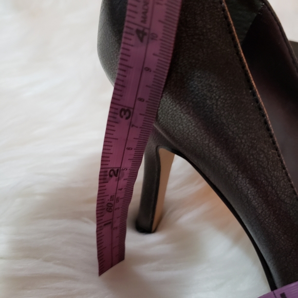 Heels - Picture 5 of 6